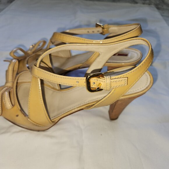 Authentic Prada Bow Tie Heels Strappy Size 39 Beige Made in Italy 4 inch heel - Picture 4 of 7